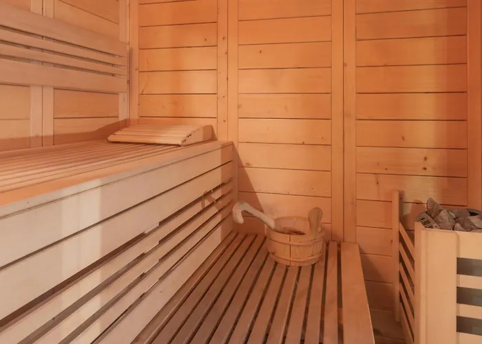 伯祖卡耶尔卡酒店 3*