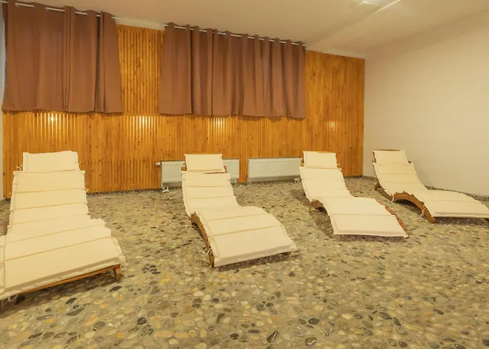 伯祖卡耶尔卡酒店 3* Goreljek